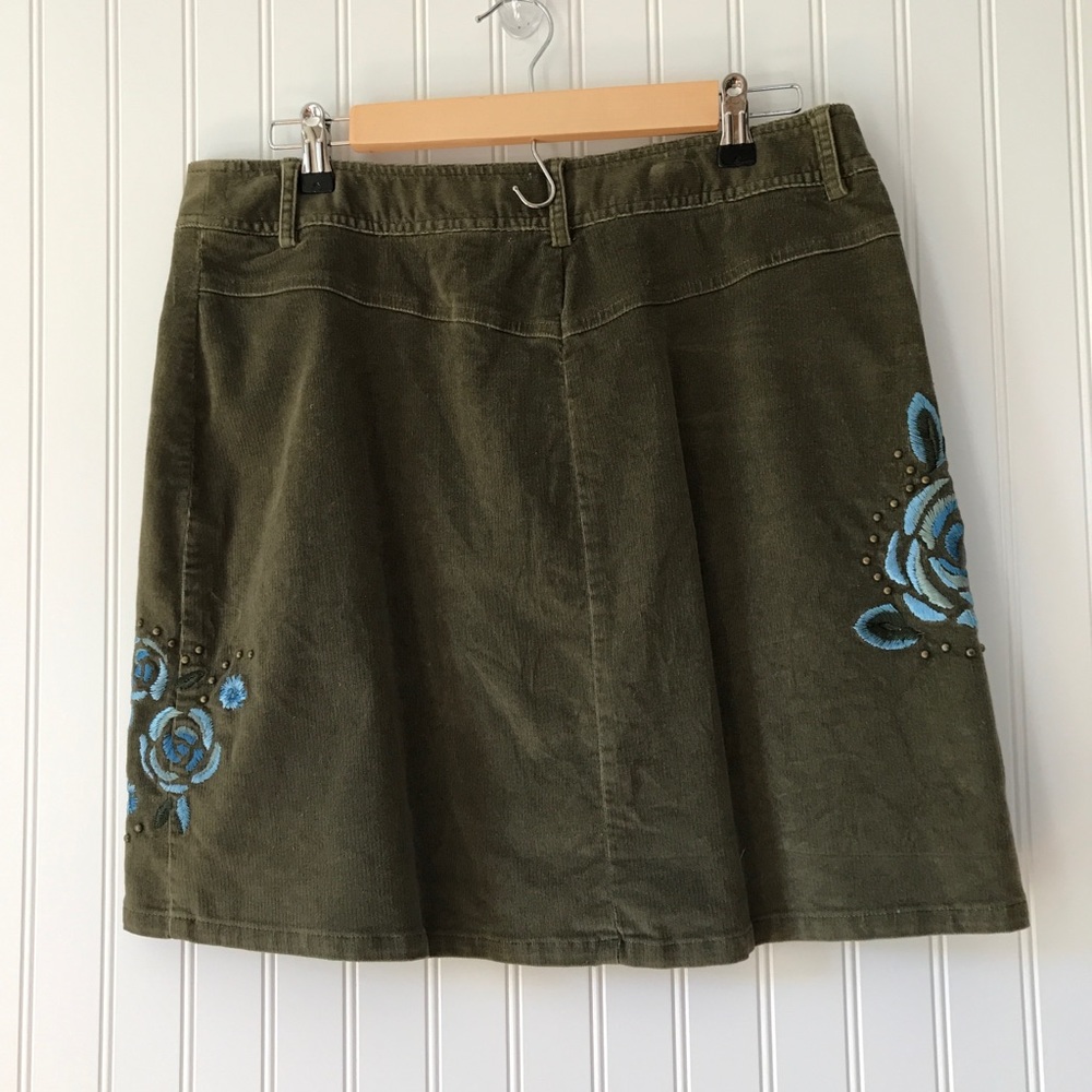 Green Corduroy Skirt with Flower Embroidery - Picture 3 of 7